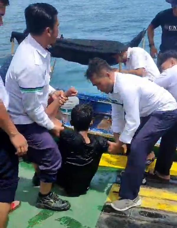 Pemuda di Aceh Nekat Lompat Kelaut dari Kapal Aceh Hebat 2 saat Penyebrangan ke Sabang