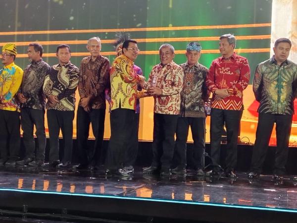 Pengendali Inflasi Terbaik, Provinsi Sulbar Terima Penghargaan Bapanas Awards