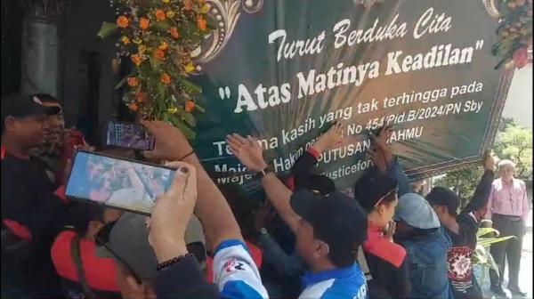 Aksi Tolak Vonis Bebas Ronald Tannur di PN Surabaya Berlangsung Ricuh, Begini Kondisinya