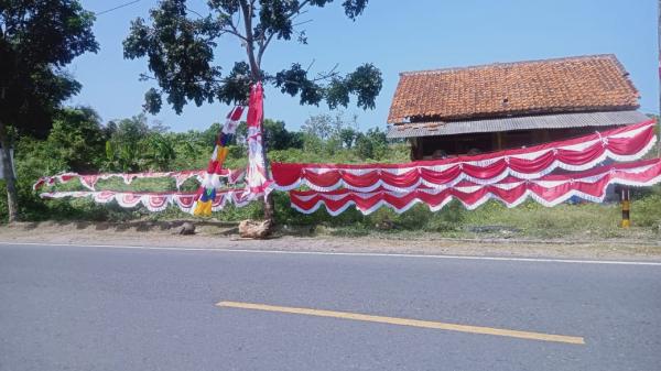 Pedagang Bendera Merah Putih dan Umbul-umbul Sepi Pembeli