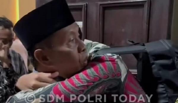 Ragil Lolos Akpol 2024 Dipeluk Haru sang Ayah: Secara Logika Tak Masuk Akal, tapi Allah Menentukan