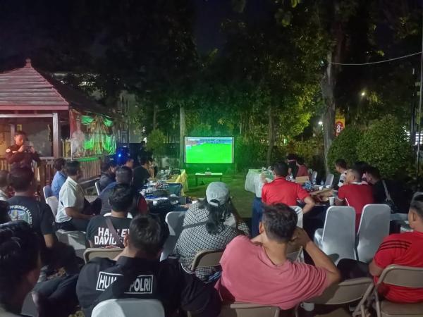 Rawat Sinergitas Bersama, Polres Probolinggo Ajak Wartawan Nobar Final AFF U-19