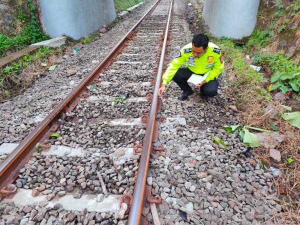 Pengendara Sepeda Motor Tewas Terjun dari Jembatan Lintasan Kereta Api di Desa Cilayang Cikeusal