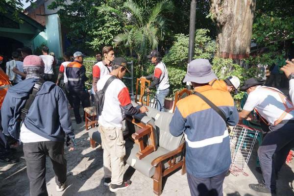 FOTO! PT KAI Kosongkan 7 Rumah Perusahaan di Gergaji, Penghuni Tolak Bayar Sewa