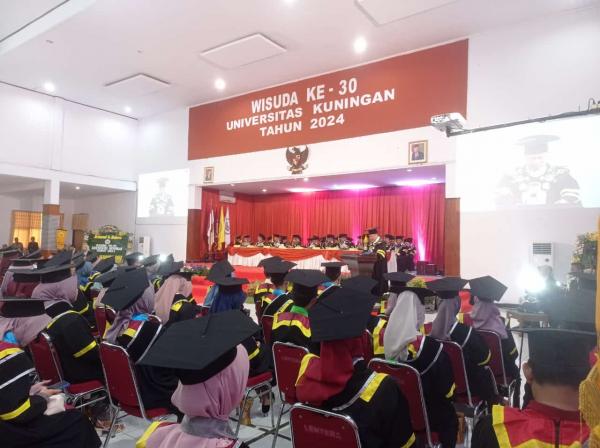 Ratusan Mahasiswa Jalani Wisuda ke-30 di Universitas Kuningan, Jabar