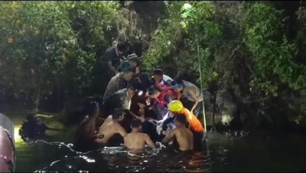 Minibus Terjun ke Danau Toba, Seorang Penumpang Ditemukan Tewas 