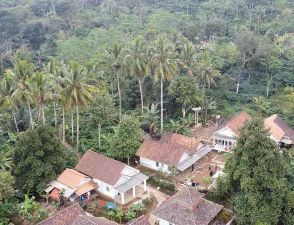 Permudah Petani Kopi, Pemdes Andungbiru Perbaiki Akses Jalan Menuju Perkebunan