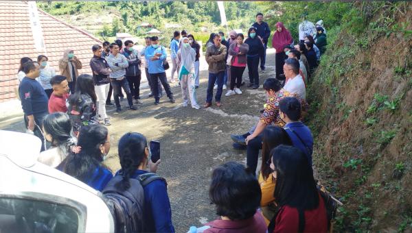 Gaji Belum Dibayarkan, Puluhan Nakes PPPK Demo di Kantor BPKAD Mamasa