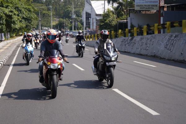 Komunitas Honda CBR Semarang Touring Keliling Semarang Dukung Kemenangan AHRT