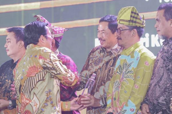 Gencarkan Gerakan Pangan Murah, Pemprov Jateng Terima Dua  Penghargaan Bapanas Award