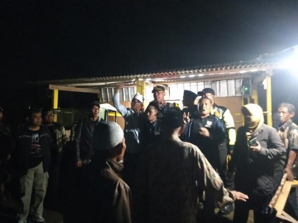 Kerap Terjadi Keributan, Malam-malam Warung di Jombang Digeruduk Warga, Diduga Jual Miras