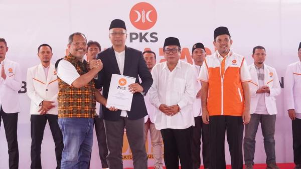 PKS Resmi Serahkan SK B1KWK ke Zul-Uhel di Pilgub NTB 2024: Konsolidasi Awal Rapatkan Barisan