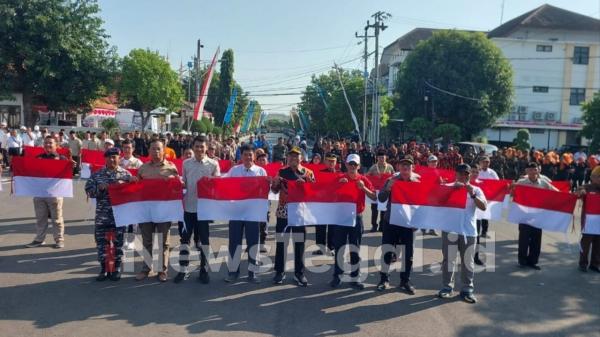 Pemkot Tegal Bagi 2.800 Bendera Merah Putih Libatkan 25 Ormas