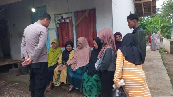 Emak-Emak di Tanjungjaya Tasikmalaya Diedukasi tentang Bijak Media Sosial