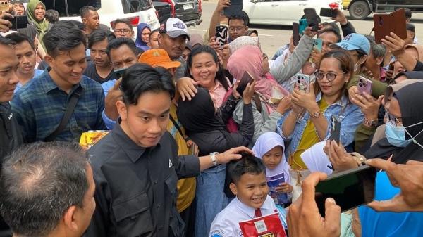 Uji Coba Makan Siang Gratis di SDN 04 Tangerang, Dipantau Langsung Wapres Terpilih Gibran