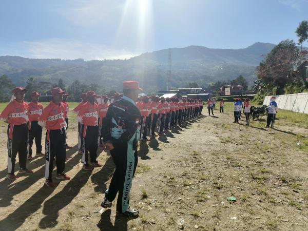 Dukung Penuh Latihan Paskibraka, Kapolres Tolikara Kunjungi Lapangan Merah Putih