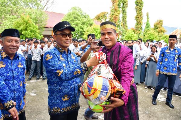 Pj. Gubernur Sulawesi Selatan Bantu Tingkatkan Kualitas Pendidikan di SMAN 5 Palopo