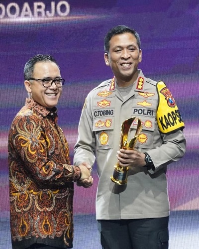 Inovasi Digital Pelayanan Publik, Kapolresta Sidoarjo Terima Penghargaan Pemimpin Daerah Awards 2024