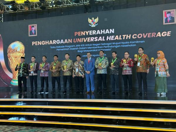 Wapres Ma'ruf Amin Berikan Penghargaan UHC Awards Kepada Pemerintah Kabupaten Aceh Selatan