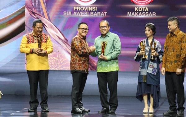 Inovasi Makassar Low Carbon City Antar Danny Pomanto Raih Penghargaan Pemimpin Daerah Award 2024