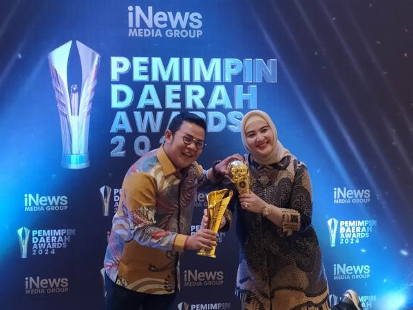 Riza-Debby Terima 2 Penghargaan Nasional dalam Sehari