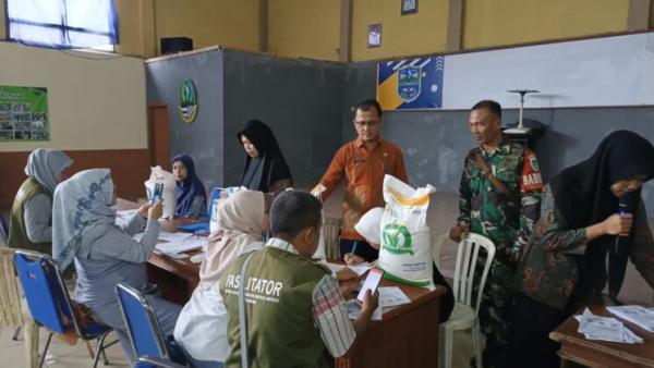 Pemkot Banjar Salurkan Beras Bansos ke 971 KPM