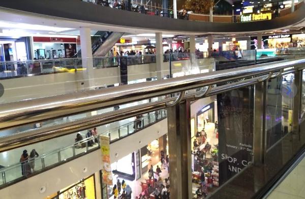 Keajaiban di Solo Paragon Mall, Pelajar SMA Selamat Setelah Lompat dari Lantai 3