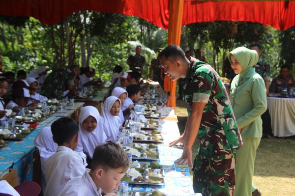 Program Dapur Masuk Sekolah Kodim 0423/Bengkulu Utara Berikan Gizi Tambahan untuk Cegah Stunting