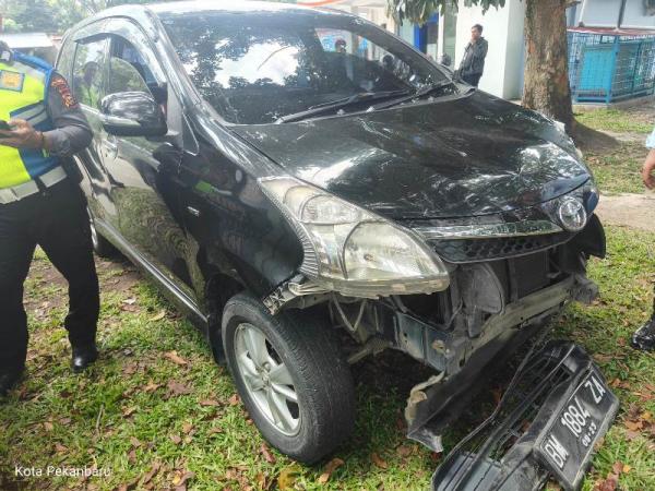 Pengemudi Avanza Seruduk 4 Pengendara Motor, Driver Ojol Tewas