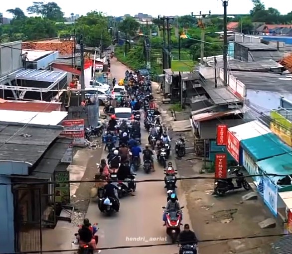 Preman di Jembatan Pasar Seng Jejalen Jaya, Warga Dipalak Tidak Dikasih Dibilang Pelit!