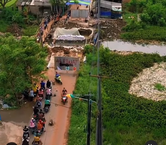 Mahasiswi Jadi Korban Pemalakan di Lokasi Renovasi Jembatan Seng Jejalen Jaya Tambun Utara