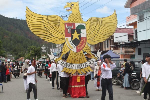 Ribuan Pelajar di Aceh Tengah Meriahkan Karnaval HUT RI Ke-79 Tahun 2024