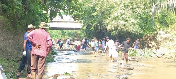 Libatkan 500 Warga, LDII Jabar Bersihkan Sungai Citarum di Purwakarta