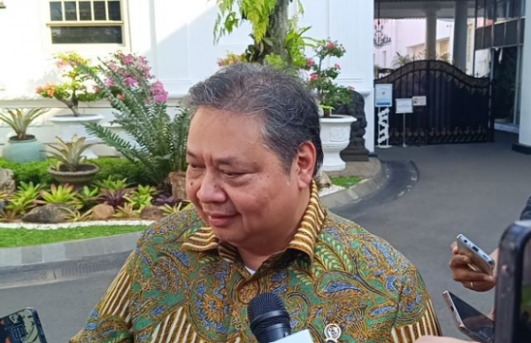 Sehari Sebelum Mundur dari Ketum Golkar, Airlangga Sempat Bertemu Jokowi