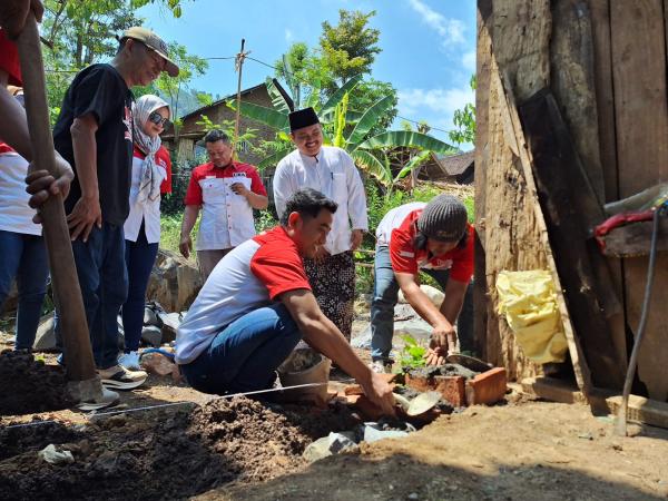 Jelang Hari Kemerdekaan RI, DPD LSM LIRA Probolinggo Rehab Rumah Warga yang Hampir Roboh