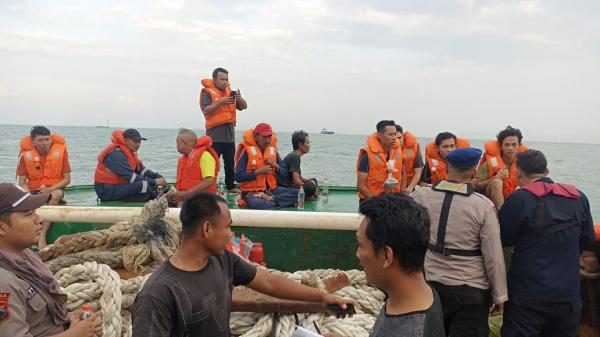 Dramatis, Evakuasi 52 Kru KM Kirana I yang Terbakar di Kawasan Pelabuhan Tanjung Emas Semarang