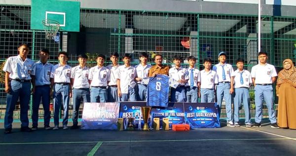 Luar Biasa, SMA Negeri 5 Tasikmalaya Raih Juara 1 dan Borong Penghargaan di Tournament Futsal Series