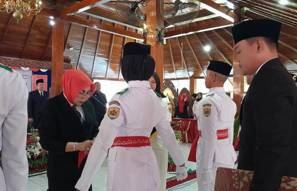 Kukuhkan 71 Anggota Paskibraka, Bupati Grobogan: Laksanakan Tugas Dengan Penuh Tanggungjawab