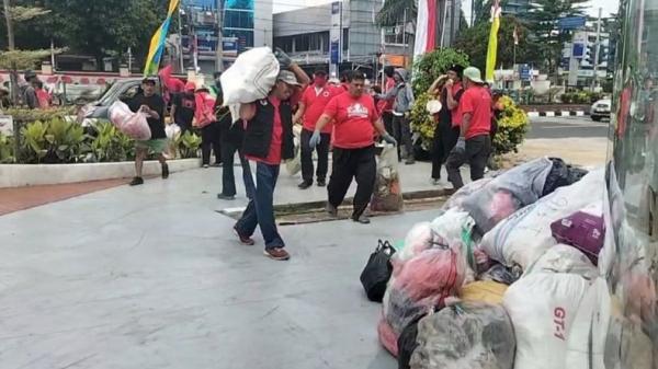 Viral Sampah Dibuang  di Balai Kota Depok, Wali Kota Sebut Aksi Provokator, Minta Aparat Bertindak