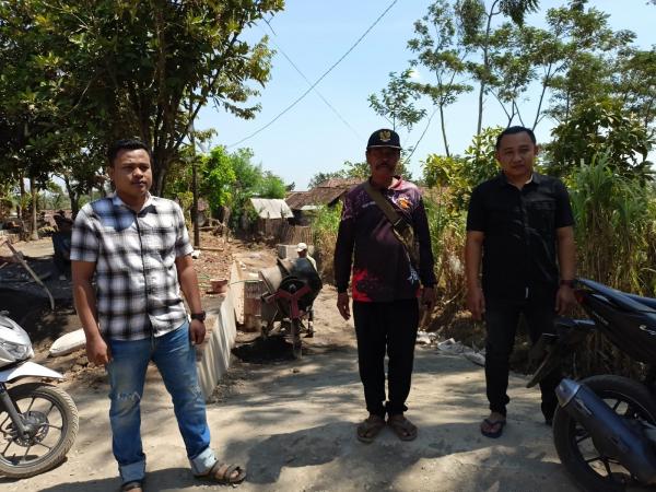 Obati Keluhan Masyarakat, Desa Wedusan Langsung Bangun Jalan Rusak