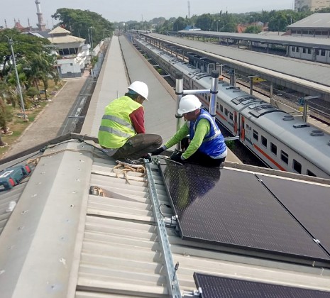 PT KAI Daop 3 Cirebon Terapkan PLTS di Stasiun Cirebon untuk Efisiensi Energi