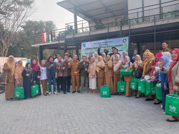 Menuju Kemandirian Pangan, Bumi Mutiara Serang Ideal Gelar Pelatihan Hidroponik bagi ASN Kota Serang