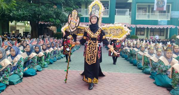 HUT RI ke-79, Siswa SMA Progresif Bumi Sholawat Unjuk Kreativitas dalam Balutan Budaya Nusantara