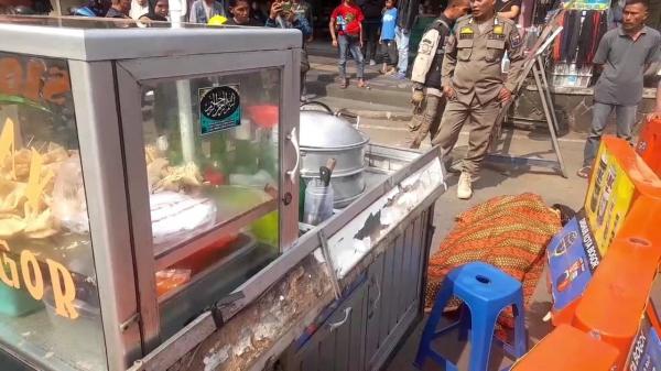 Geger! Kakek Renta Pedagang Siomay di Kota Bogor Meninggal Mendadak di Depan Gerobak