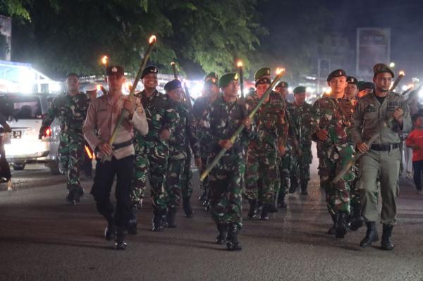 Ratusan Peserta Pawai Obor Meriahkan HUT RI Ke-79 di Kabupaten Pidie Jaya Aceh