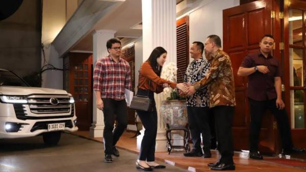 Angela Tanoesoedibjo Tampil Simpel dan Elegan saat Temui Prsiden Terpilih Prabowo Subianto