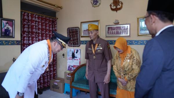 Jajaran Forkopimda Pemkot Mojokerto Door to Door Beri Kejutan Spesial Bagi veteran Perang