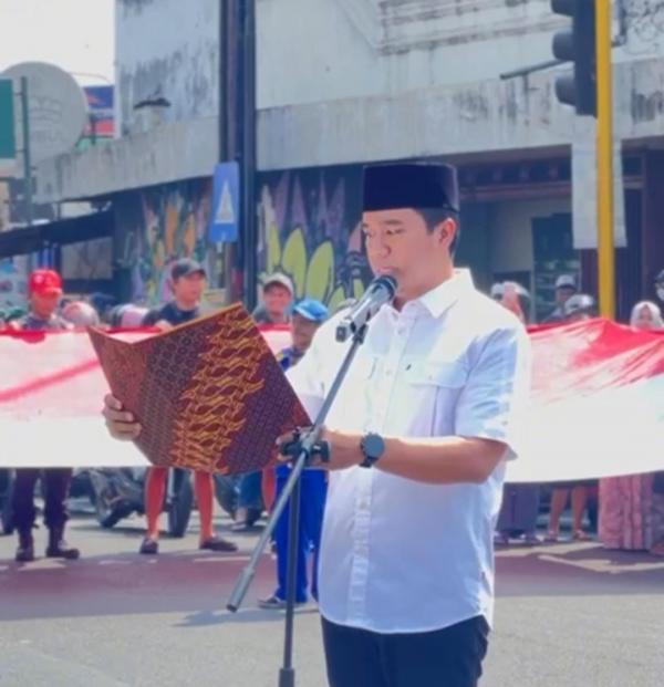 HUT Kemerdekaan RI, Muhammad Zaini Anggota DPRD Kibarkan Bendera bersama Ratusan Pemuda Pandaan