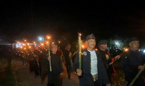 Rayakan HUT RI, Warga Tonatan Ponorogo Gelar Tradisi Laku Bisu