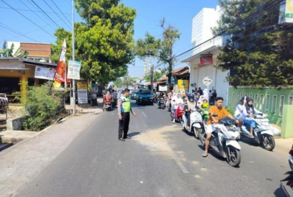 Seorang Pelajar Putri di Kudus Tertabrak Truk Tronton, Tewas di Tempat